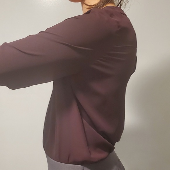 The same blouse over and over - Picture 2 of 7